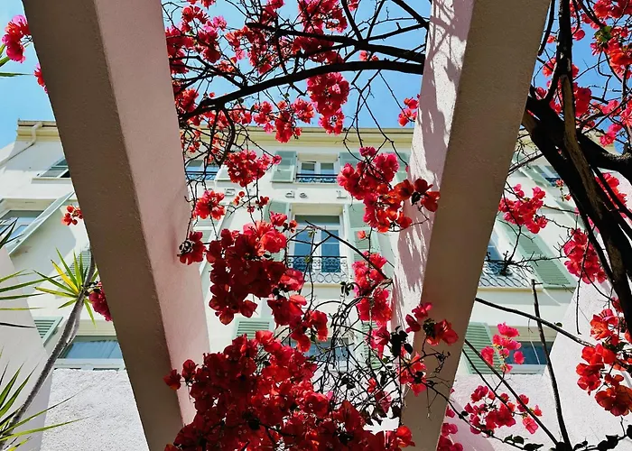 دي لوندريه فندق