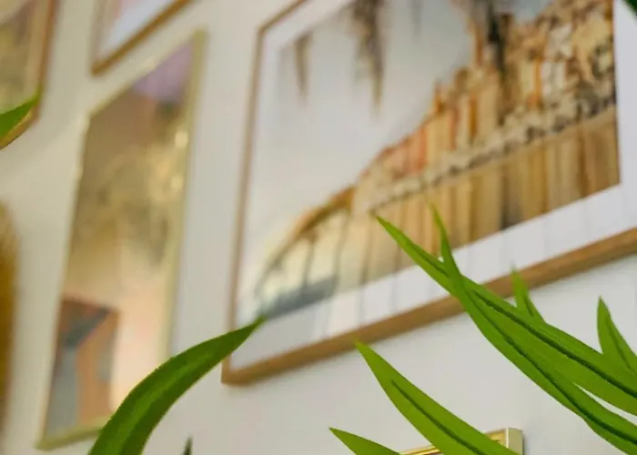 دي لوندريه فندق مينتون