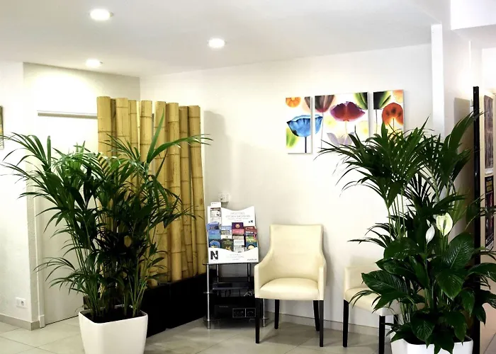 دي لوندريه فندق مينتون