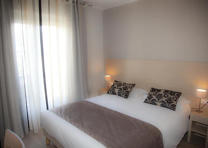 فندق دي لوندريه 3*